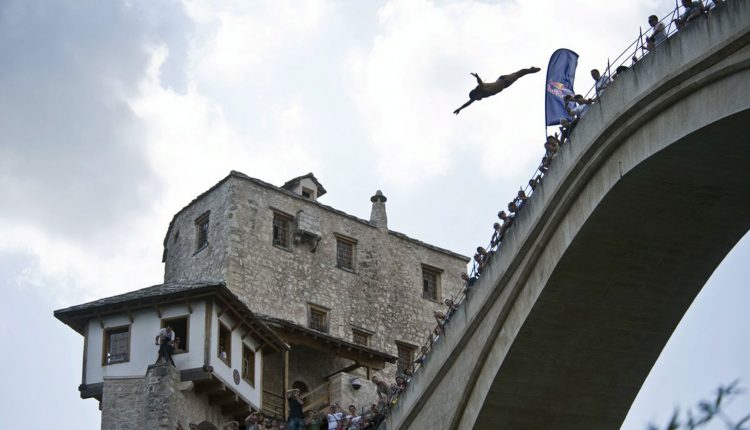 orlando-duque-red-bull-cliff-diving_red-bull-Red Bull Cliff Diving po raz pierwszy zawita do bośniackiego miasta Mostar